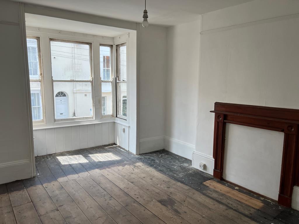 Lot: 102 - FOUR-BEDROOM TOWN CENTRE HOUSE FOR IMPROVEMENT - The First Floor Front Bedroom